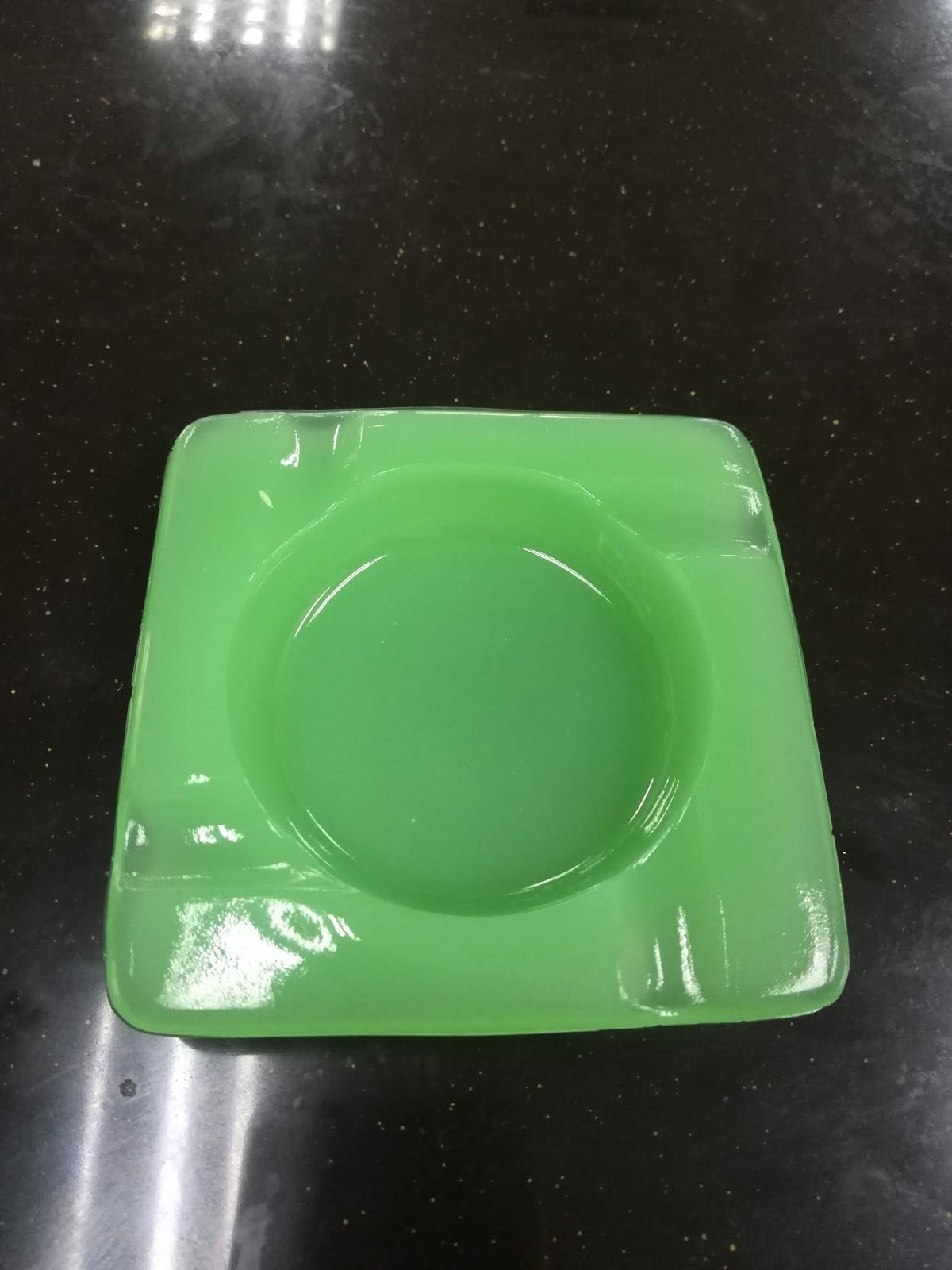 WCY RETRO TV Vintage Green Jadeite Ashtray