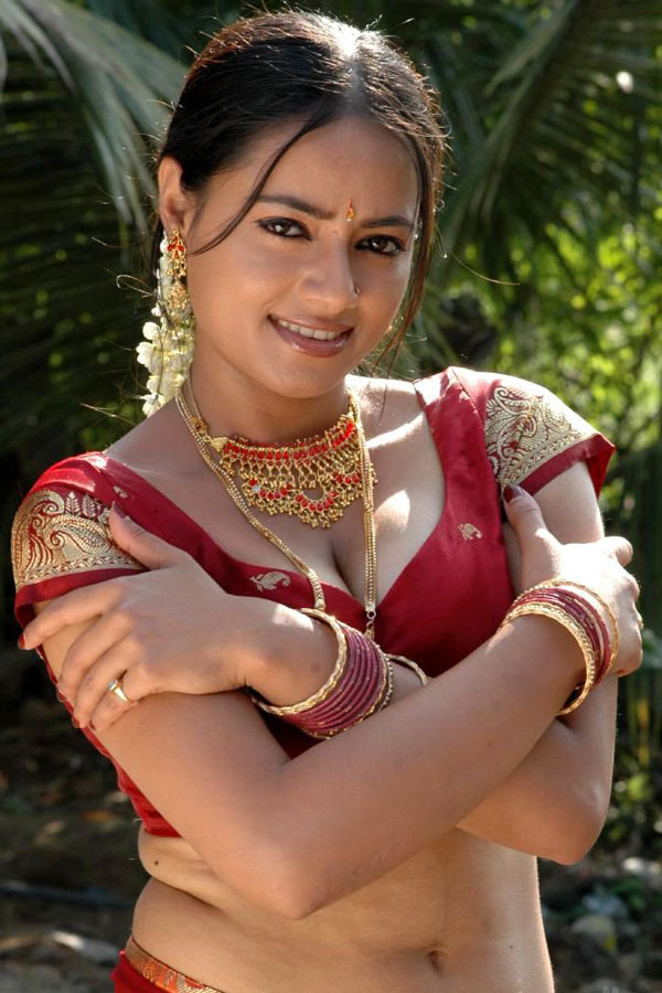 Madhusantha Hot Cleavage And Navel Show In Half Saree Hot Latest Images