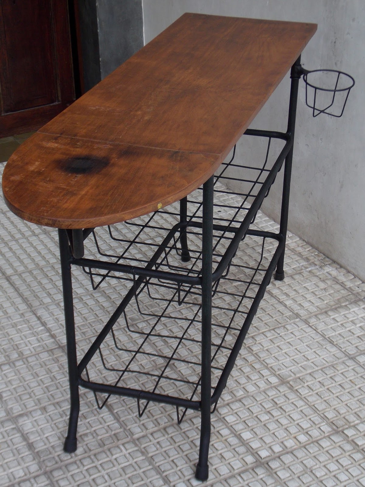 antike agung: meja setrika