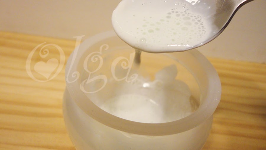 como pintar botellas de cristal oscuro con pintura. efecto dripping.