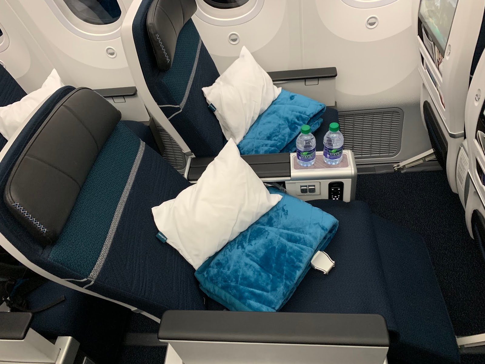 Rewards Canada WestJet 787 Dreamliner Photo Tour