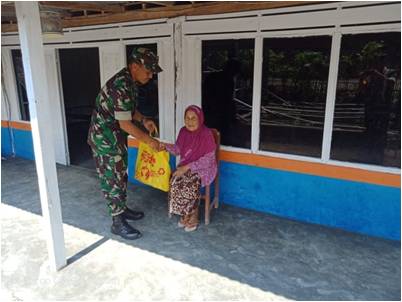 Danramil Sukodono Serahkan Kunci Rehab RTLH Maryuni