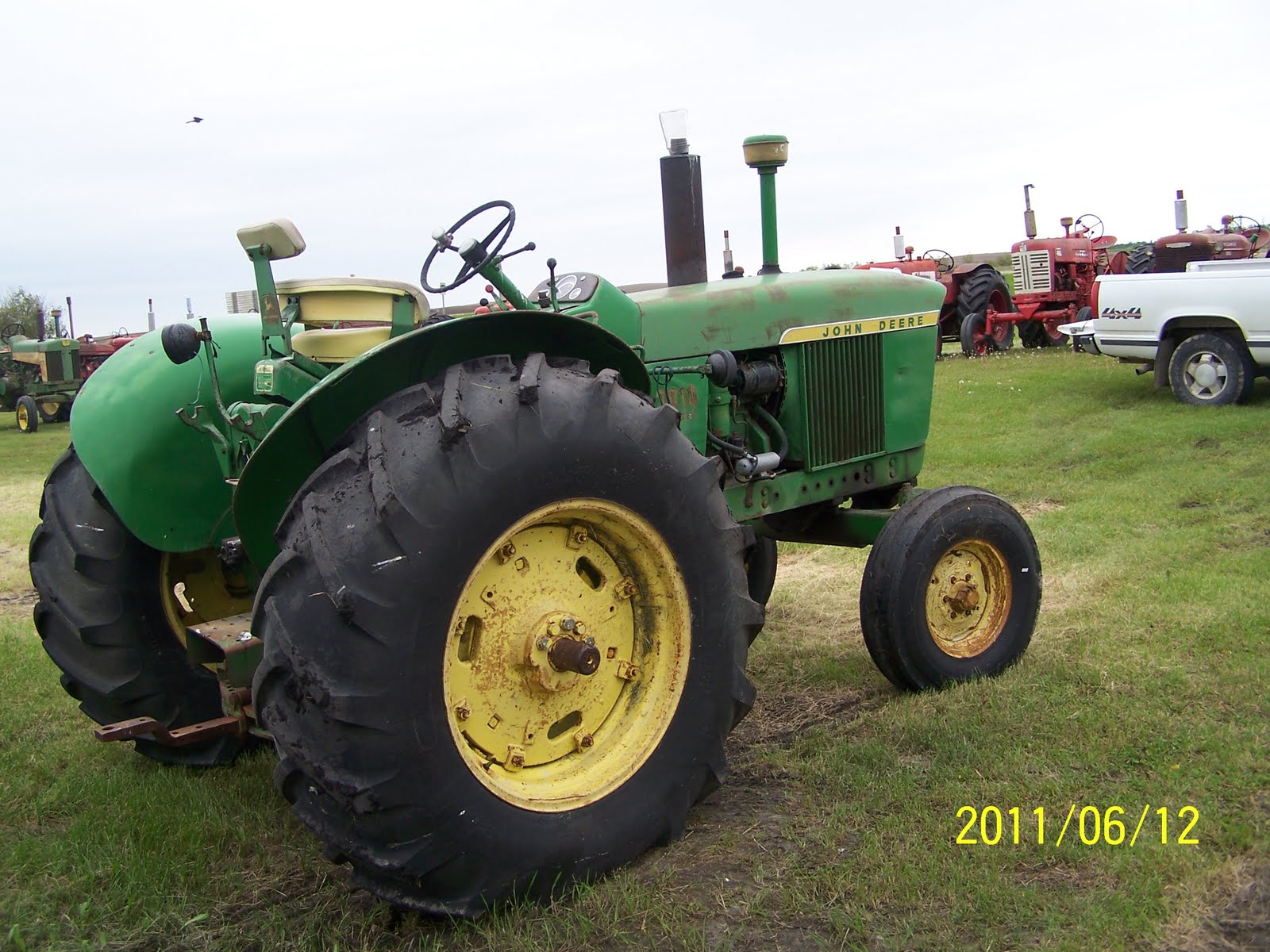 DIFFERENT COLOURED JUNK: 3010 John Deere standard diesel