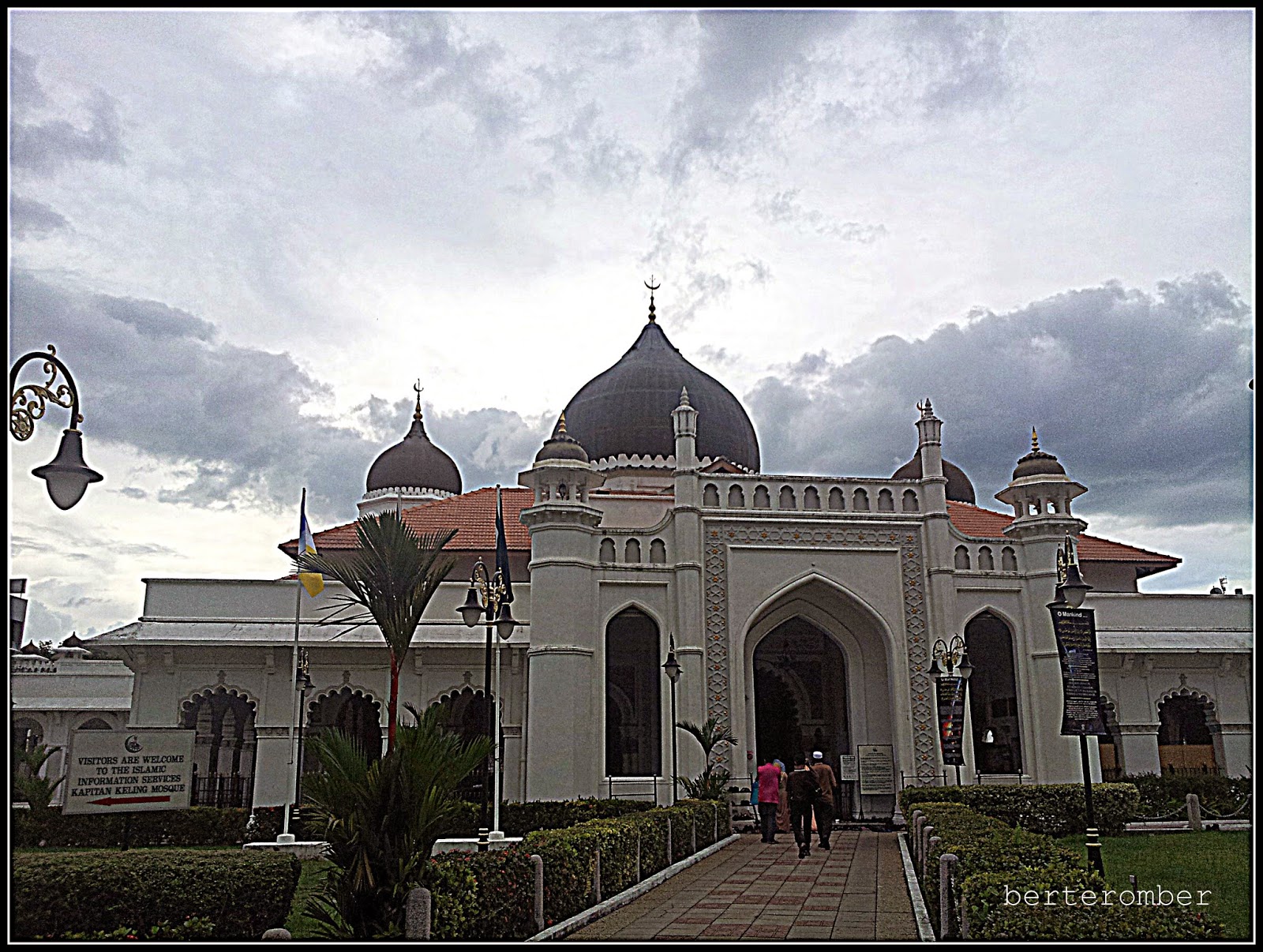 BERTEROMBER: Masjid Kapitan Keling