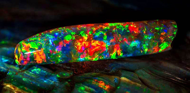 World's Most Expensive Opal Glows in the Dark