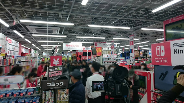 Longas filas no Japão para comprar o Nintendo Switch.