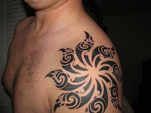 Este tribal maori tatuagem de flor