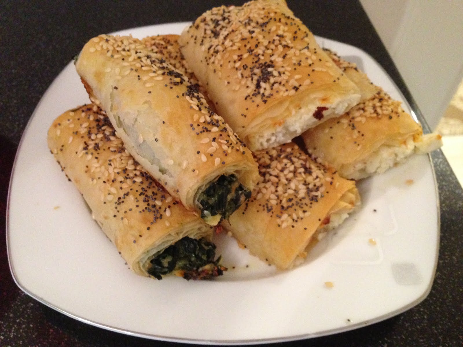 Yaptım Oldu ISPANAKLI PEYNİRLİ ÇITIR BÖREK