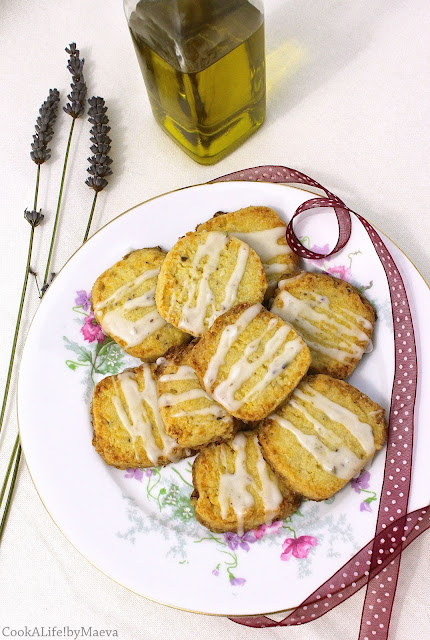 Sablés huile d'olive, citron et lavande, glaçage citron & lavande