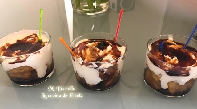 Vasitos De Piña Caramelizada Con Crema De Coco.
