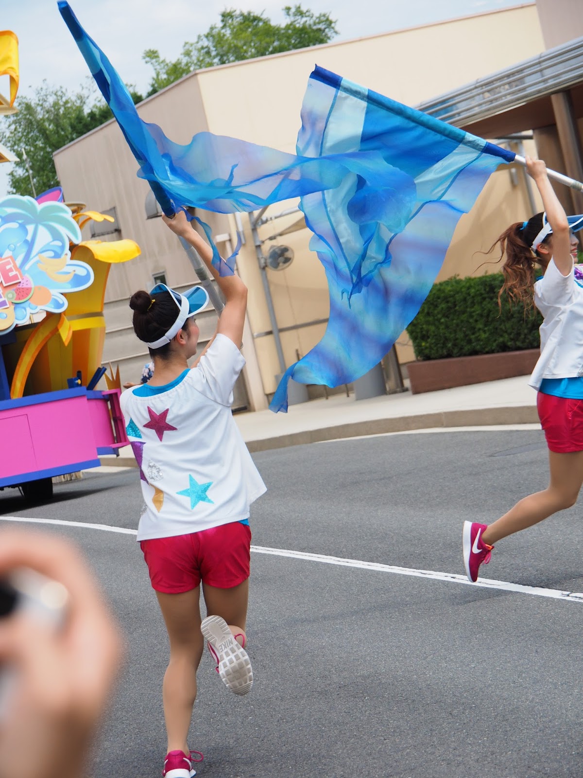 さんぽ倶楽部 ラテちゃん Usj ミニオン ウォーター サプライズ パレード スタート 第1ずぶ濡れ熱狂エリア