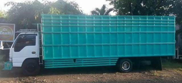 truk terpanjang di indonesia-putih biru