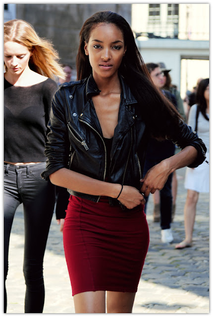 TREND : Fitted Mini Skirts
