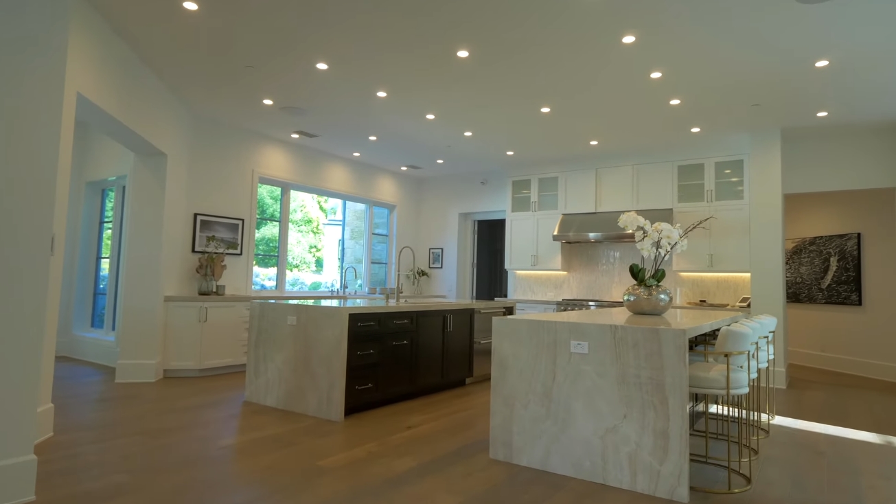 30 Photos vs. STEP INSIDE THE WEEKND CALABASAS HOUSE TOUR $24,995,000 - Luxury Home & Interior Design Tour