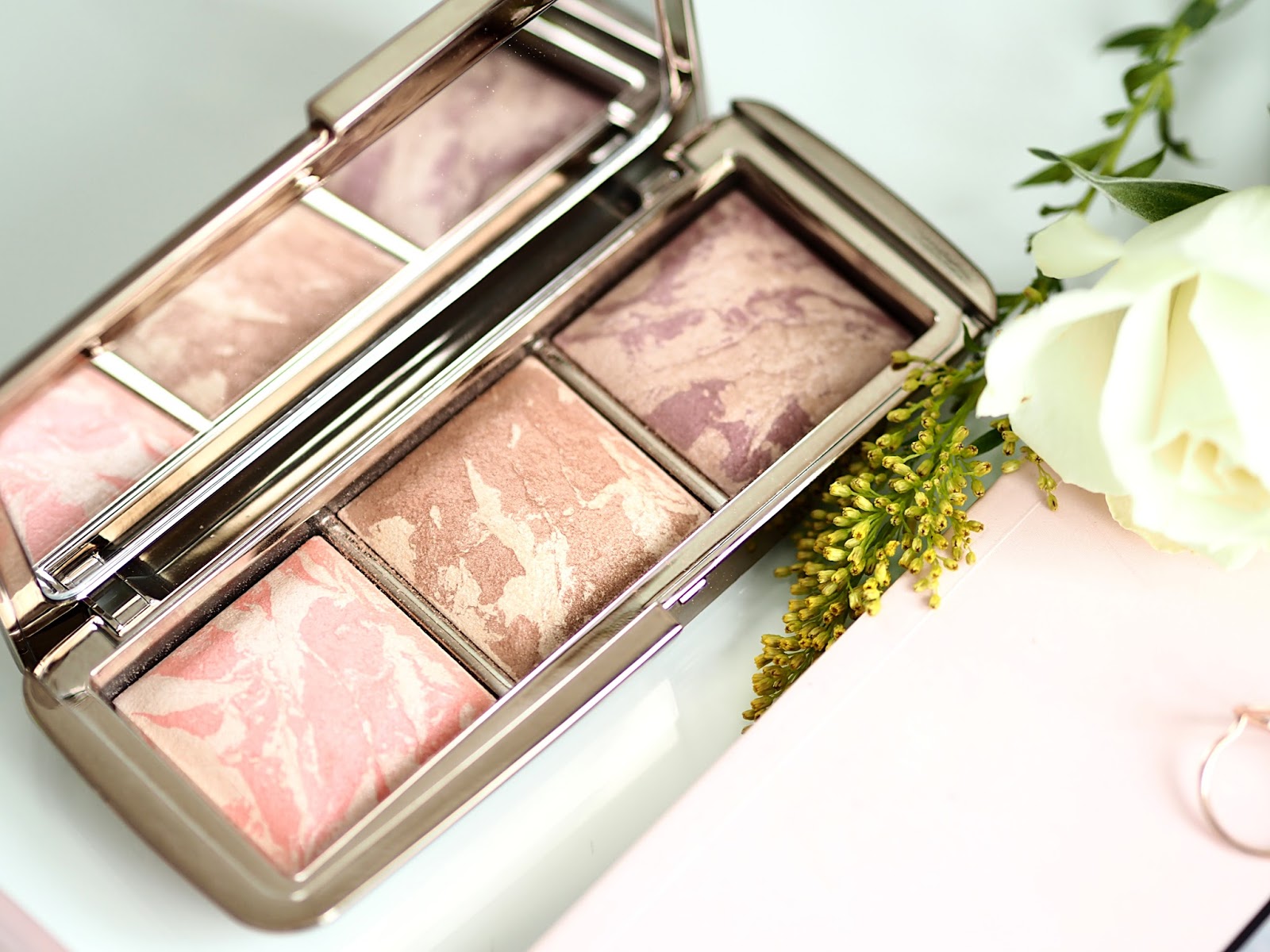 Spring Lilies New Hourglass Ambient Strobe Lighting Blush Palette