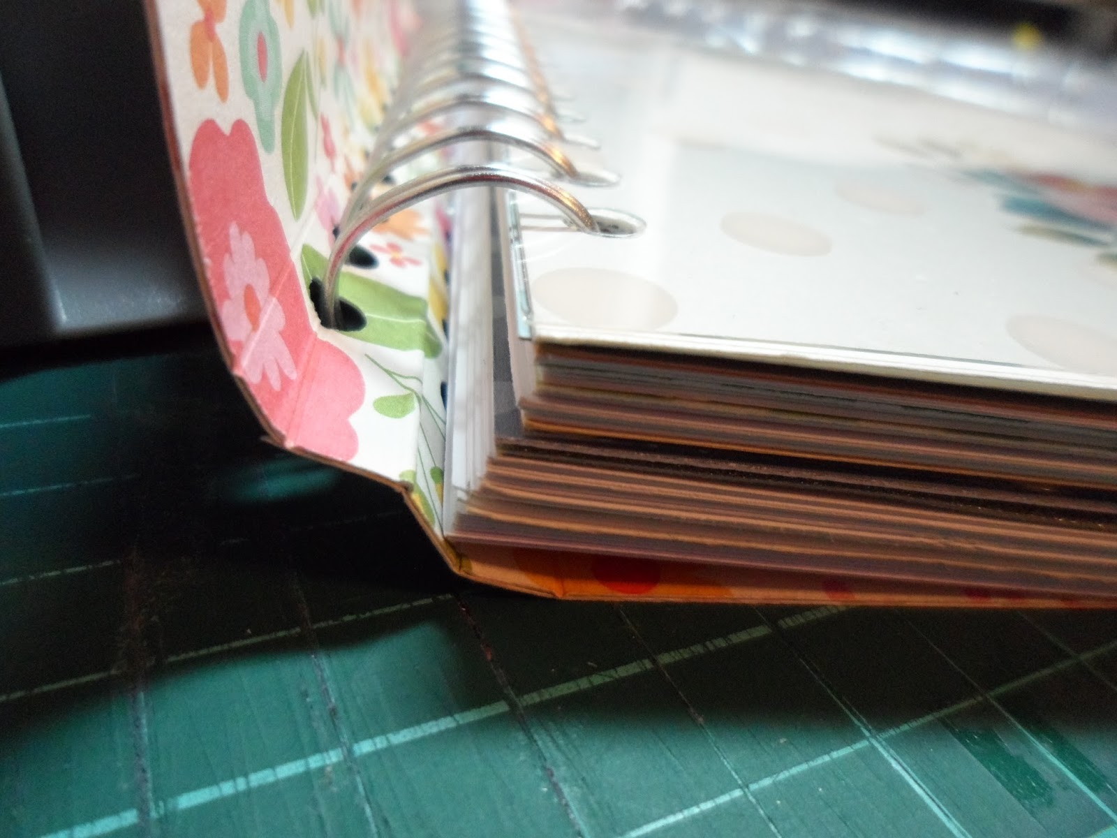 текстура переплета. текстура книжного переплета. три века русской поэзии книга. переплёт пружина mini s218a. переплет 3 буквы.