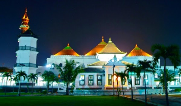 Masjid Agung Sultan Mahmud Badaruddin kota Palembang Provinsi Sumatra Selatan Masjid Agung Sultan Mahmud Badaruddin kota Palembang Provinsi Sumatra Selatan