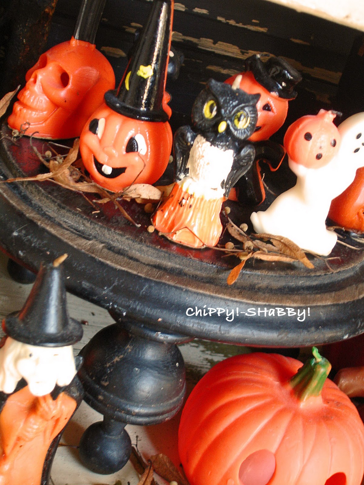 ChiPPy! SHaBBy! ViNtaGe GURLEY HaLLoWeeN CANDLES!*!*!