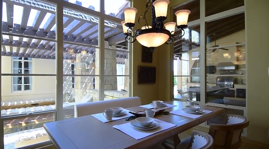 17 Photos vs. 11 Kings View, San Antonio, TX Luxury Home Interior Design Tour