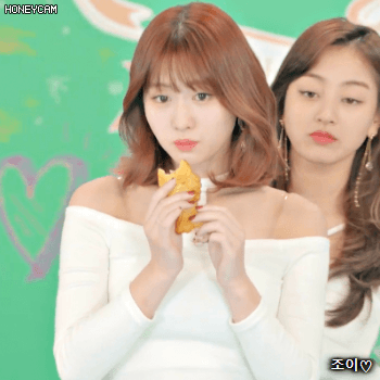 171211 스페셜 브이라이브 트와이스 먹깨비 후라이 모모.gif | 인스티즈