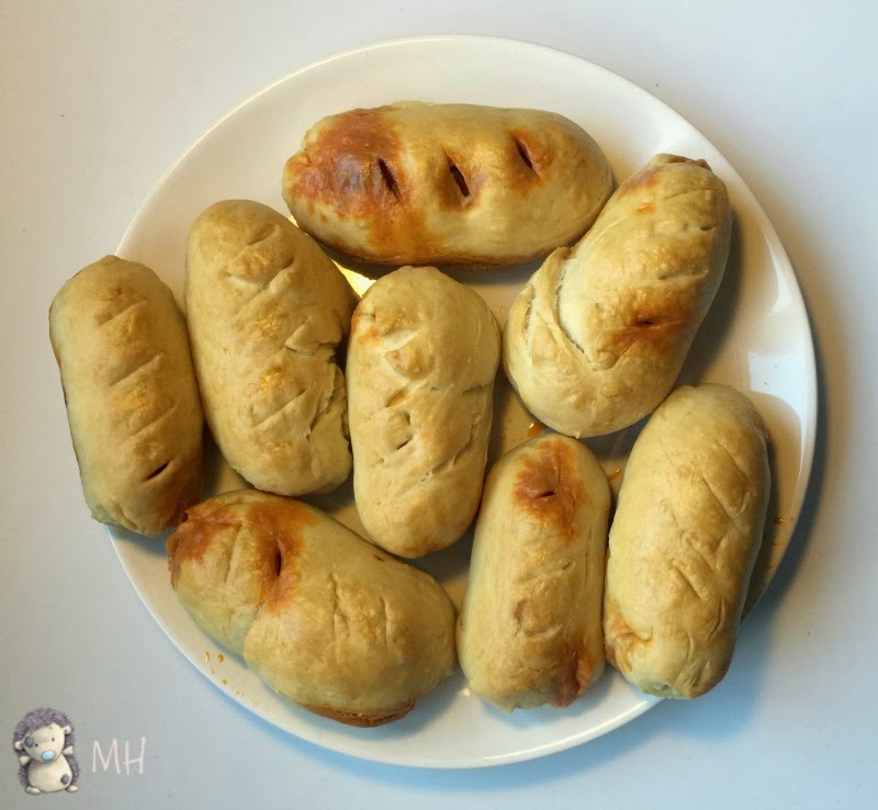 Bollos preñaos (rellenos de chorizo)