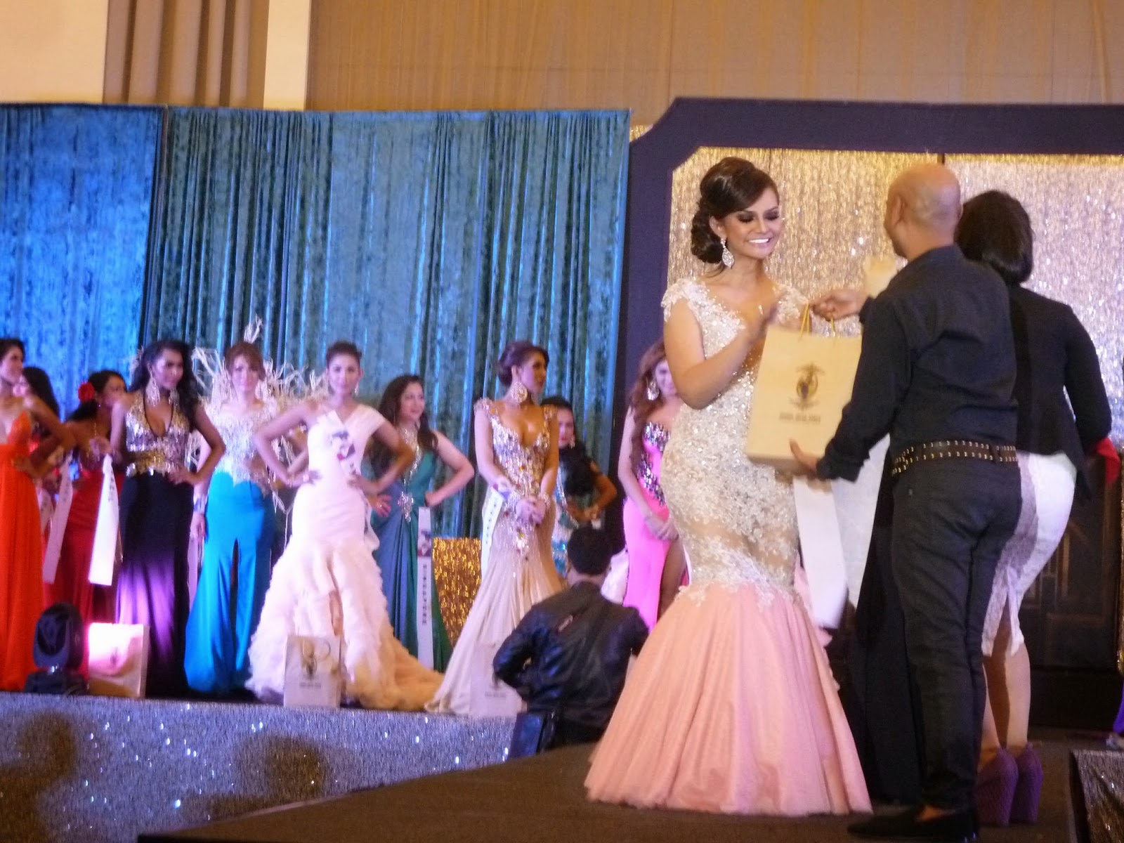 Kee Hua Chee Live!: PART 6---MISS UNIVERSE WORLD