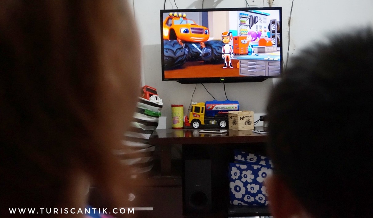 Nonton kartun betah lucu turis unduh turiscantik kantun Gambar Animasi Nonton Tv Lucu | Mewarnai cerita terbaru lucu, sedih