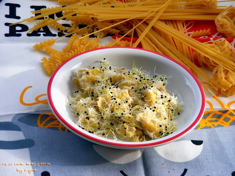Tortelloni cu sparanghel in sos gorgonzola - Tortelloni agli asparagi con salsa gorgonzola