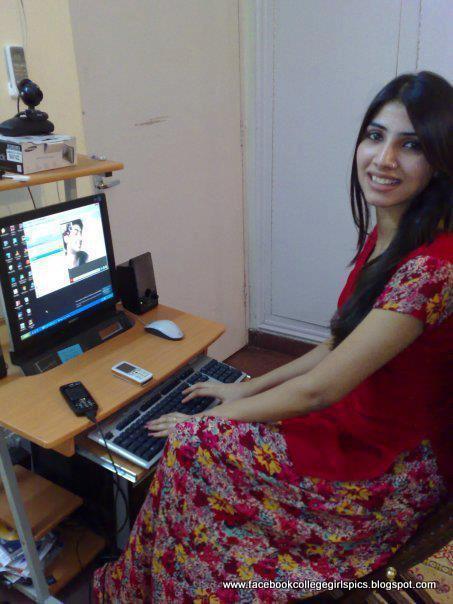 American Pakistani Facebook Beautiful College Girls Photos 30 Pics Facebook College School