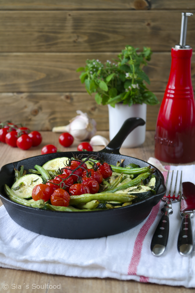 Zucchini-Bohnen-Gemüse mit Tomaten