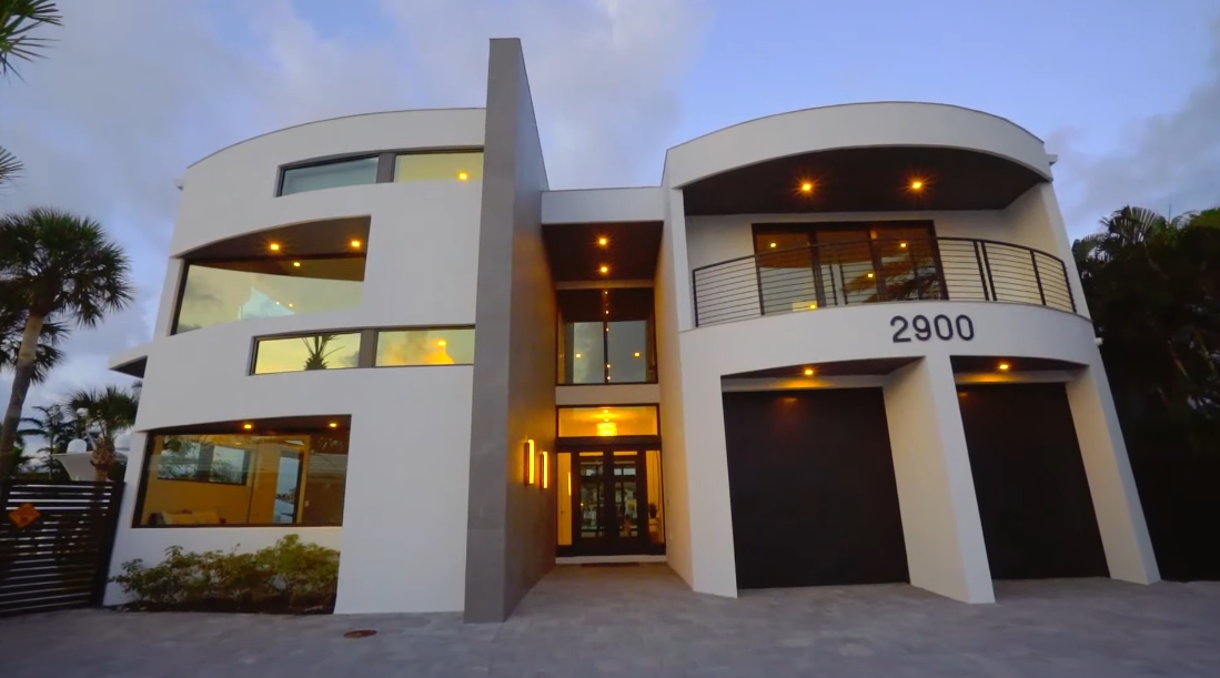 Tour 2900 NE 24th Ct, Fort Lauderdale, FL vs. 39 Interior Design Photos