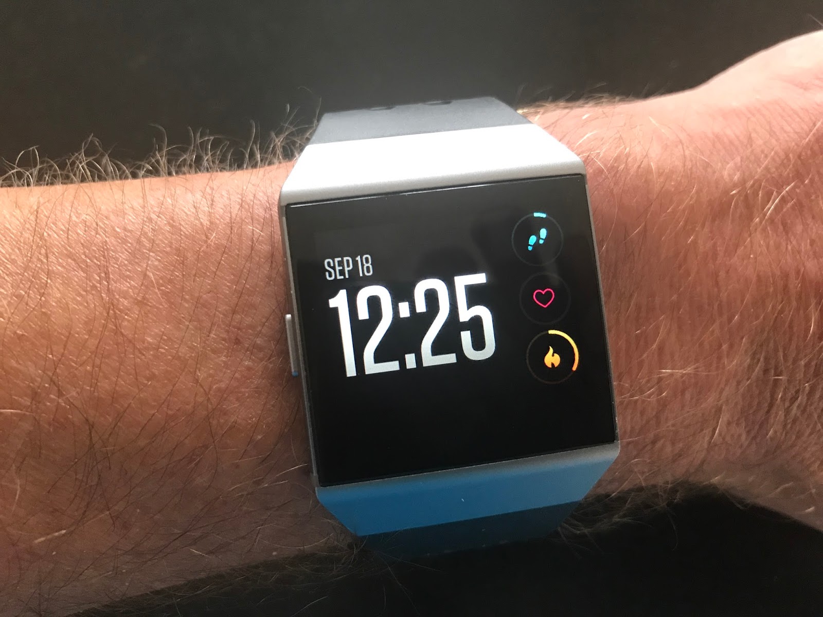 Persona typisk computer Road Trail Run: Fitbit Ionic Review- All Day Useful, Animated, Colorful,  Beautifully Crafted GPS/HR Watch with Deep Health and Wellness Tracking  Features