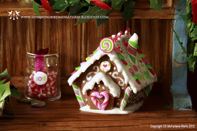 Hummingbird Miniatures Traditional Gingerbread House Hummingbird Miniatures Traditional Gingerbread House