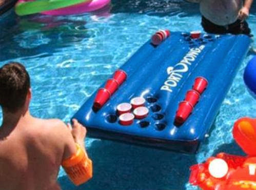 Τρέλες στην πισίνα