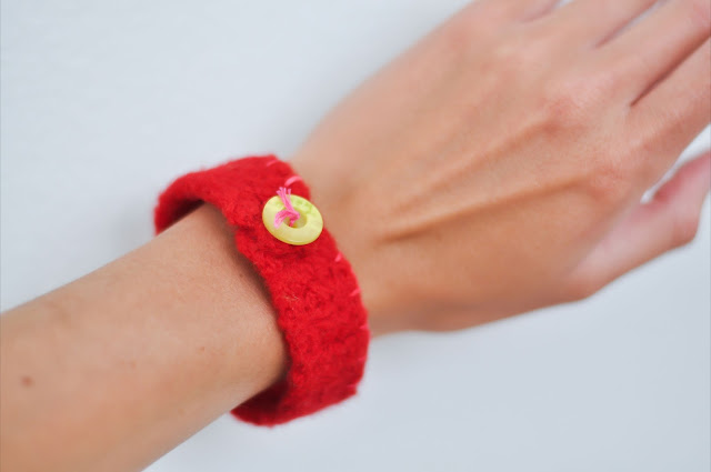 Felted Button Bracelet -- tutorial including quick and simple crochet, felting, buttons and color!