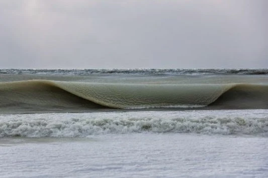 Η θάλασσα πάγωσε! Δείτε τα υπέροχα γρανιτένια κύματα! (ΦΩΤΟ)
