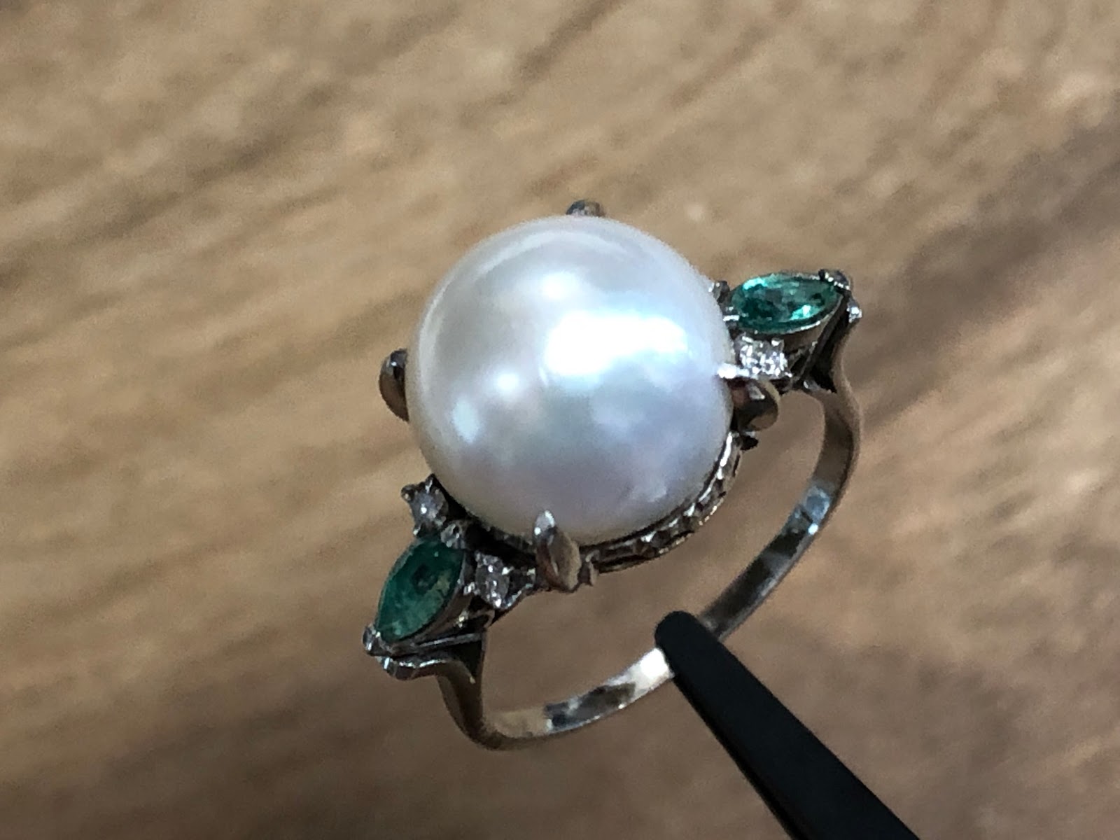 南洋真珠11.7mm エメラルド ダイヤモンド 千本透かし 手巻き唐草 
