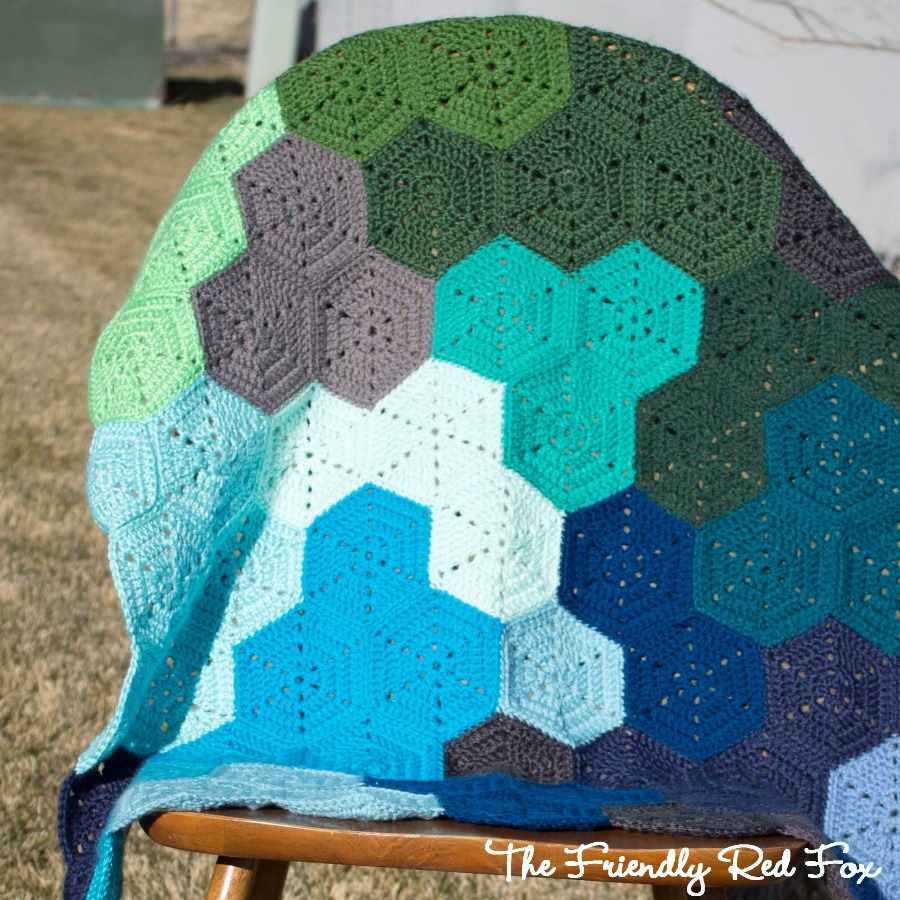 crochet-hexagon-blanket-pattern-and-tutorial-thefriendlyredfox