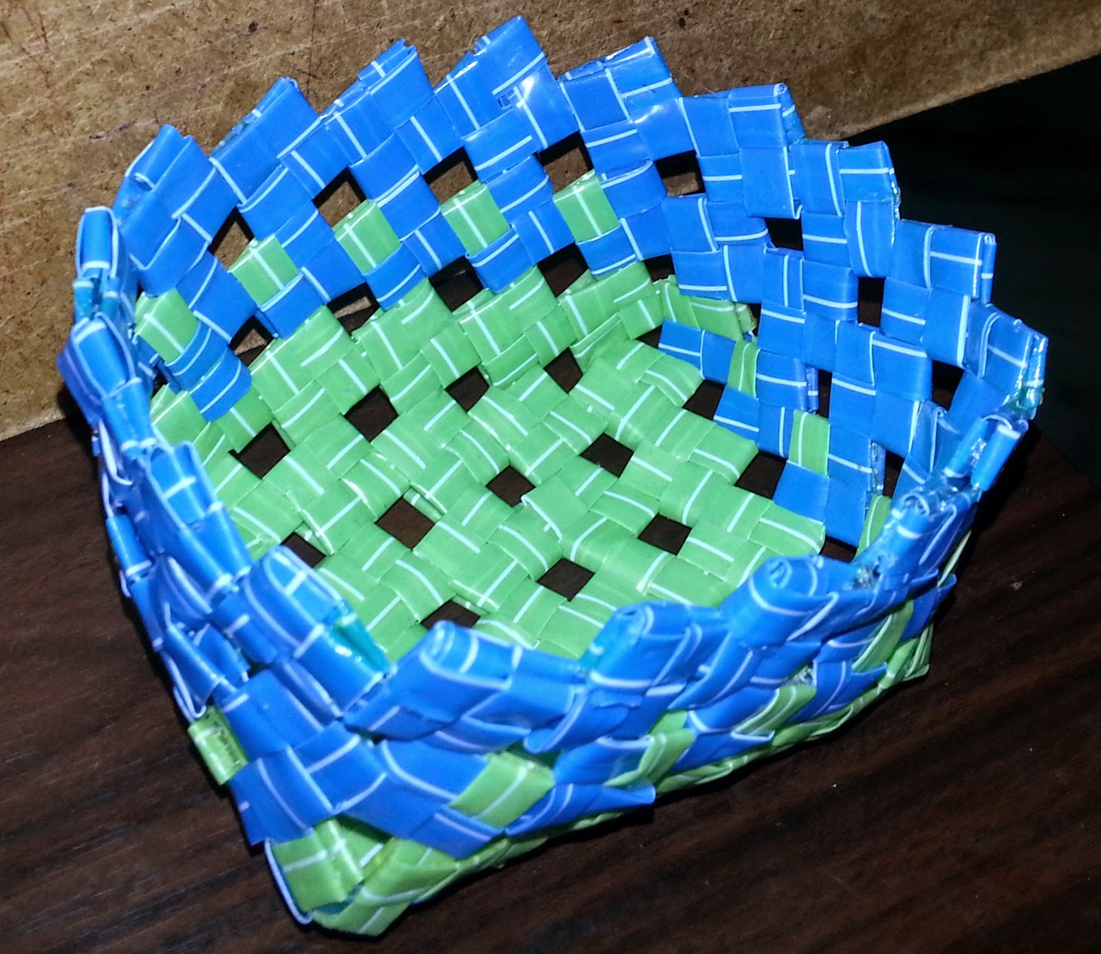 simple crafts making straw basket weaving