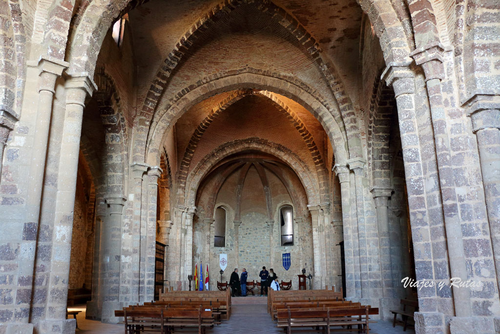 Interior de la iglesia abacial del Monasterio de Calatrava la Nueva