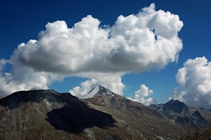 白雲無盡 Nubes Infinitae ( Photo Ex Wikipedia)