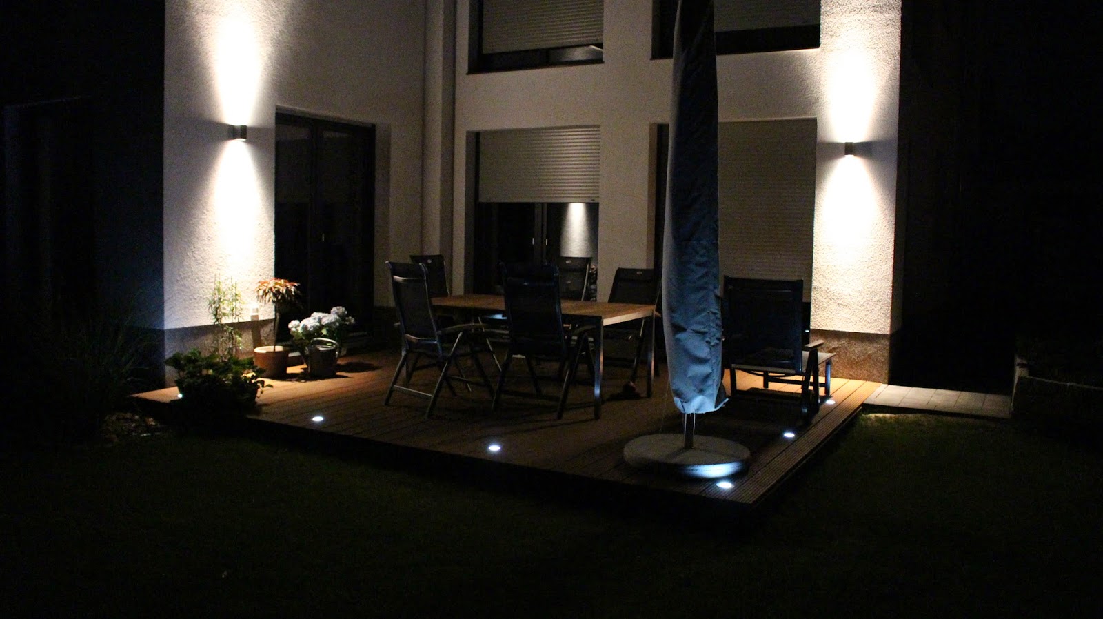 Baubericht Dachstrift: Terrassenbeleuchtung bei Nacht