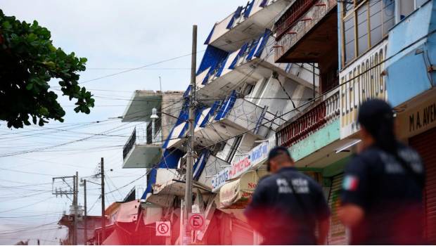 Se eleva a 58 el número de muertos por terremoto de 8.2