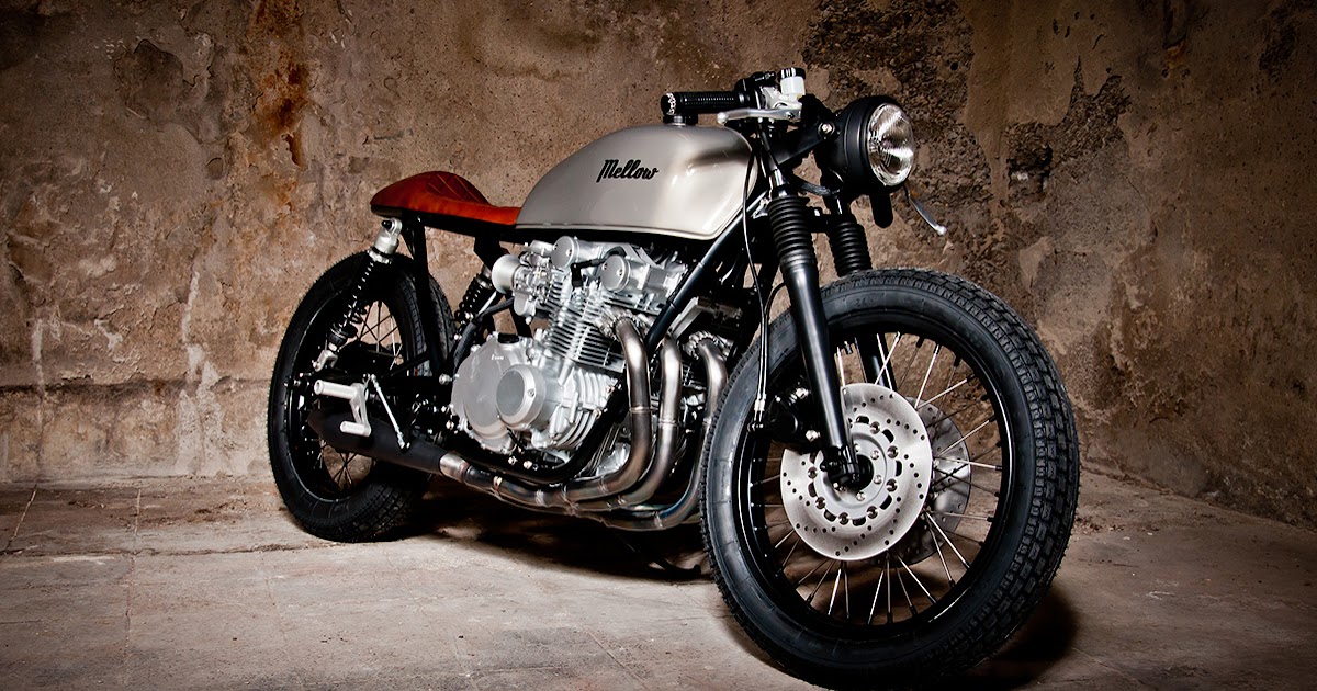 [Image: Suzuki-GS550-CafeRacer-Tintin-11.jpg]