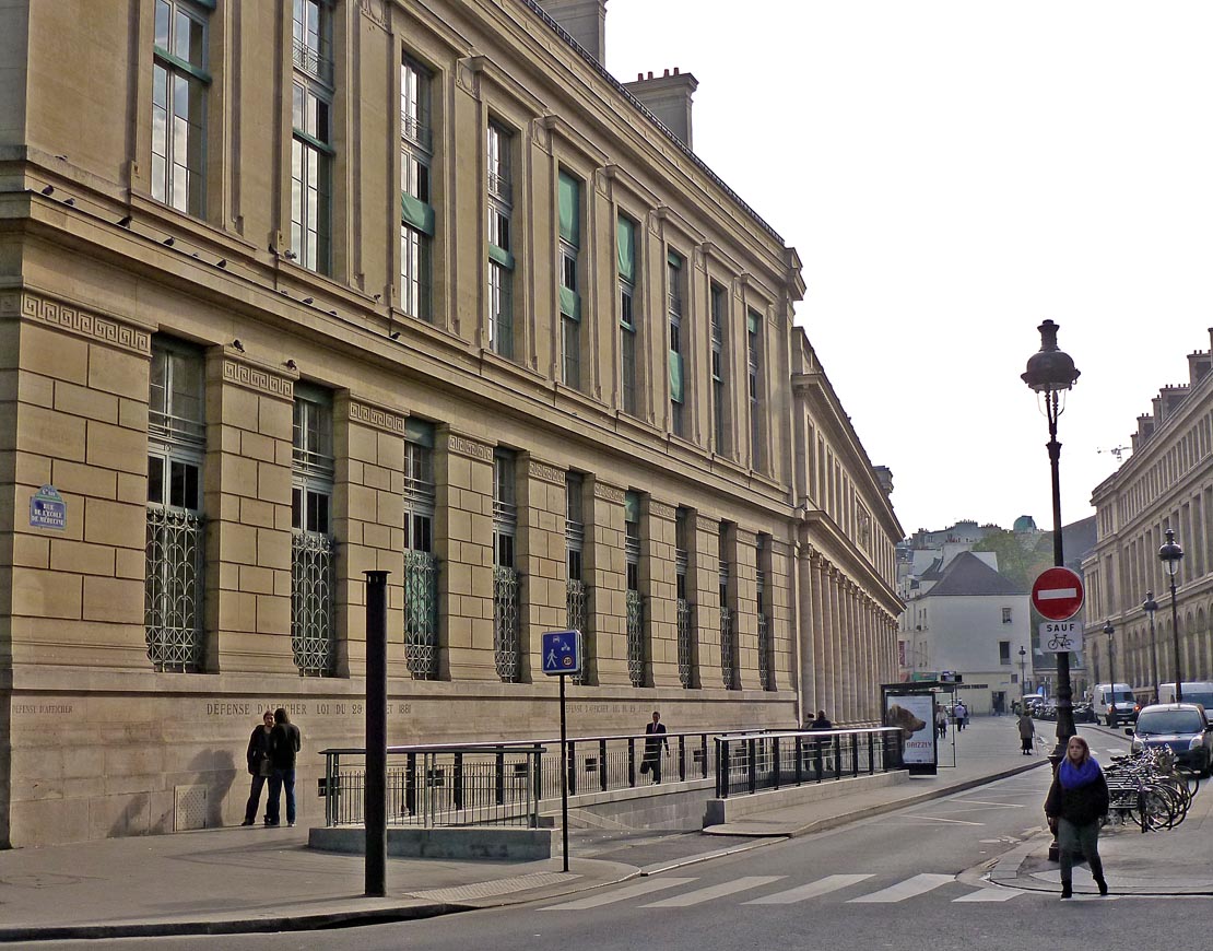 Living the life in SaintAignan Rue de l'Ecole de Médecine in Paris Living the life in SaintAignan Rue de l'Ecole de Médecine in Paris