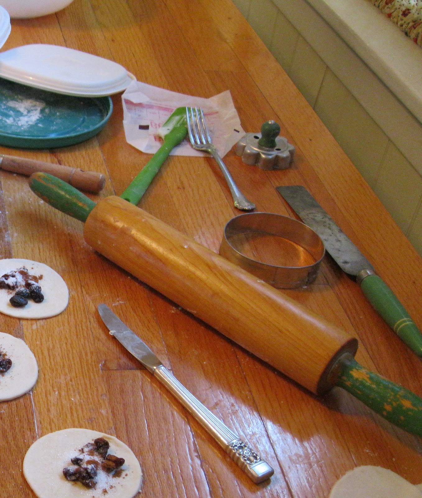 Apron History Retro Kitchen Utensils