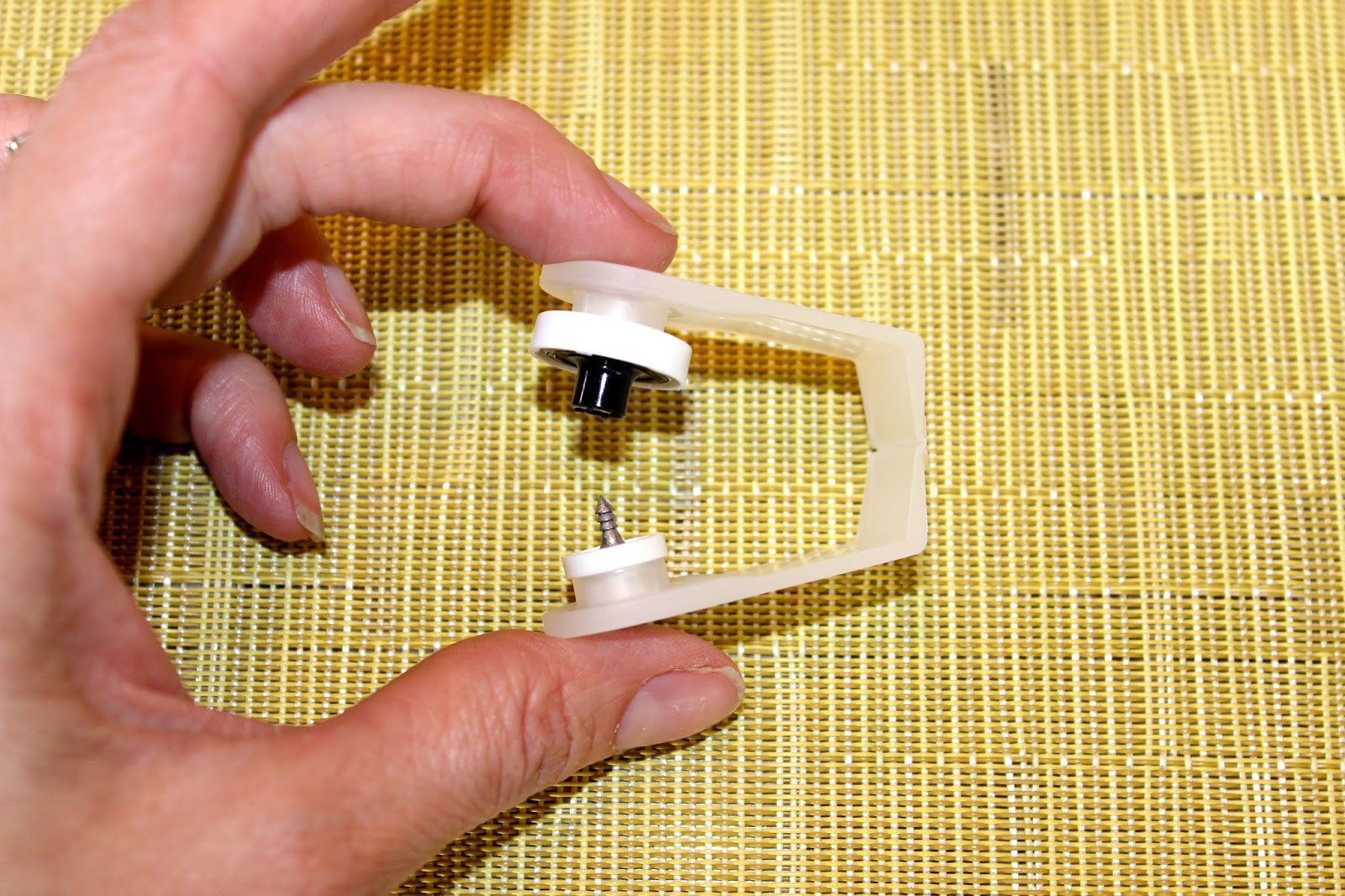 live.faith.homeschool.[sew]. Tutorial How to Attach a Jean Button