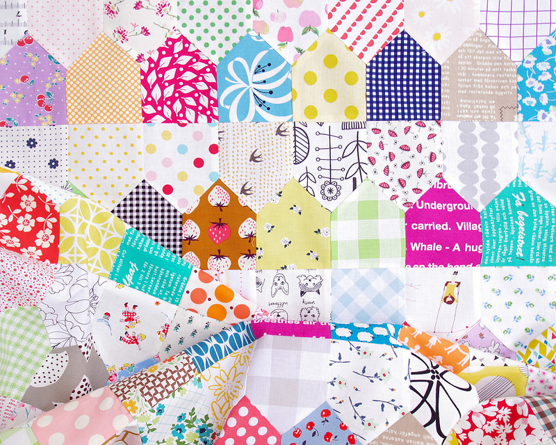 One Patch Quilt - Row Houses | © Red Pepper Quilts 2018 #onepatchquilt #scrapquilt #patchworkquilt