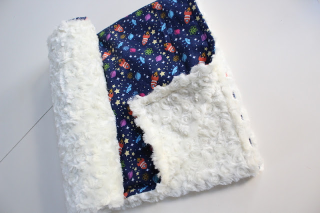 15 Minute Baby Minky Blanket | Whip up this sweet little baby minky blanket in no time at all! These come together so quickly. #minkyblanket #babyblanket #sewing #sew #isew| www.sewwhatalicia.com
