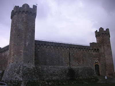 "Castello di Montalcino2" by User:Jaqen - Own work. Licensed under Public Domain via Wikimedia Commons - https://commons.wikimedia.org/wiki/File:Castello_di_Montalcino2.JPG#/media/File:Castello_di_Montalcino2.JPG